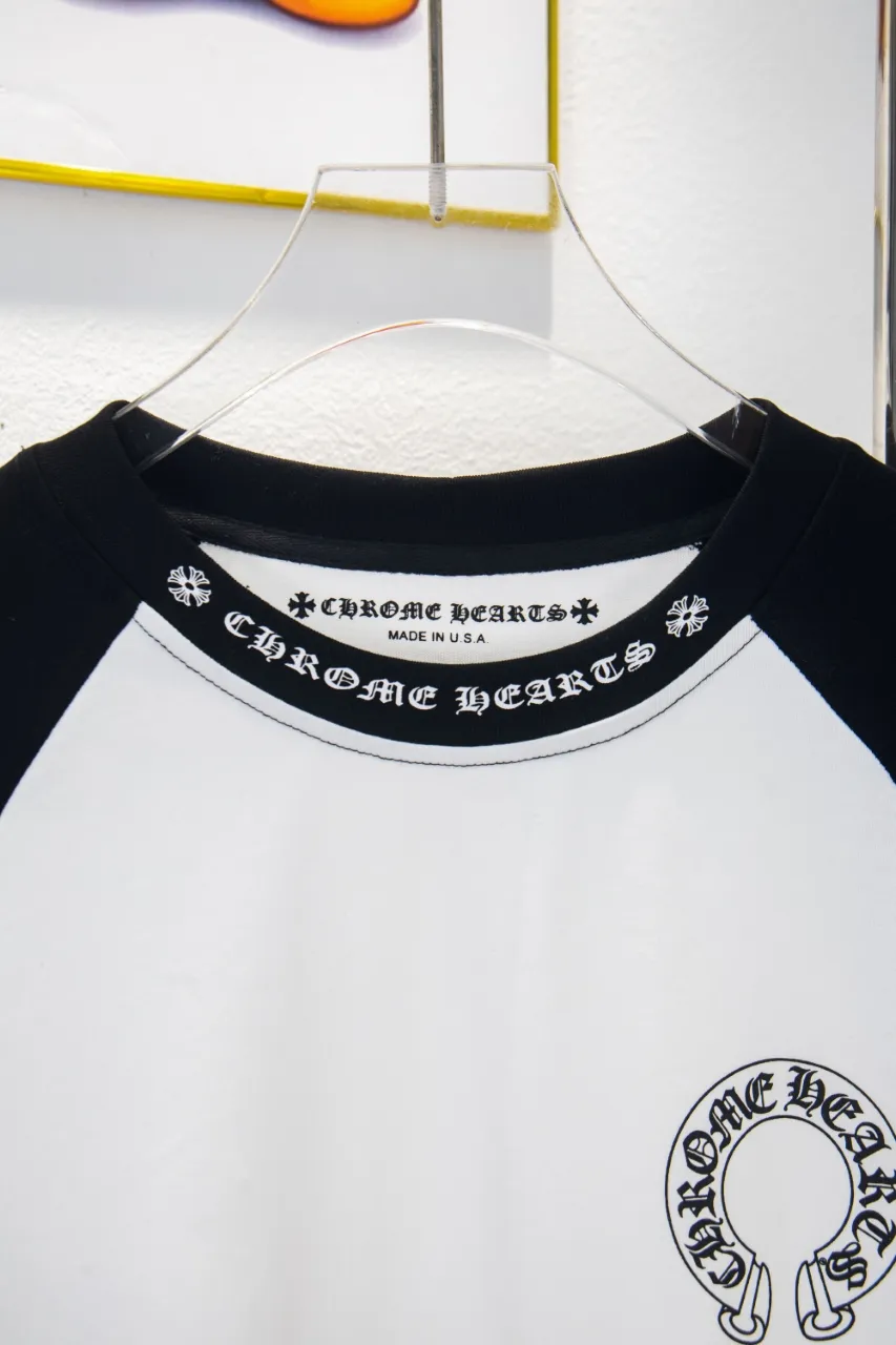 P170 ChromeHearts - ChromeHearts-Black and White Splicing Sanskrit Round Neck Long T. The fabric is made of 280g pure cotton double yarn fabric. The upper body is comfortable and breathable, and the feel is comfortable. The black and white splicing highlights the characteristics of the clothes. The letter horseshoe pattern is printed with imported water glue. The collar is made of threads of the same color in the same cylinder. Letters are printed on the threads. It is a popular online style in autumn. It is made from the original version.  Color: Picture color Size: S M L XL